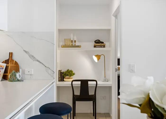 Riverside 2-Bed By Brisbane\'S Landmarks With Pool