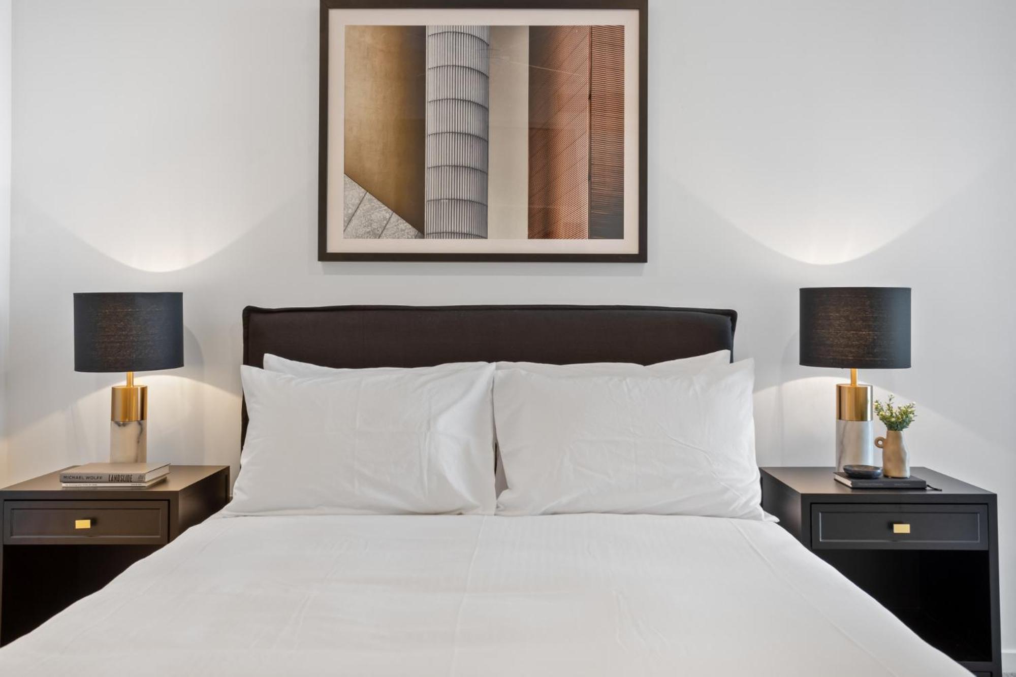 Riverside 2-bed By Brisbane's Landmarks With Pool Apartment *